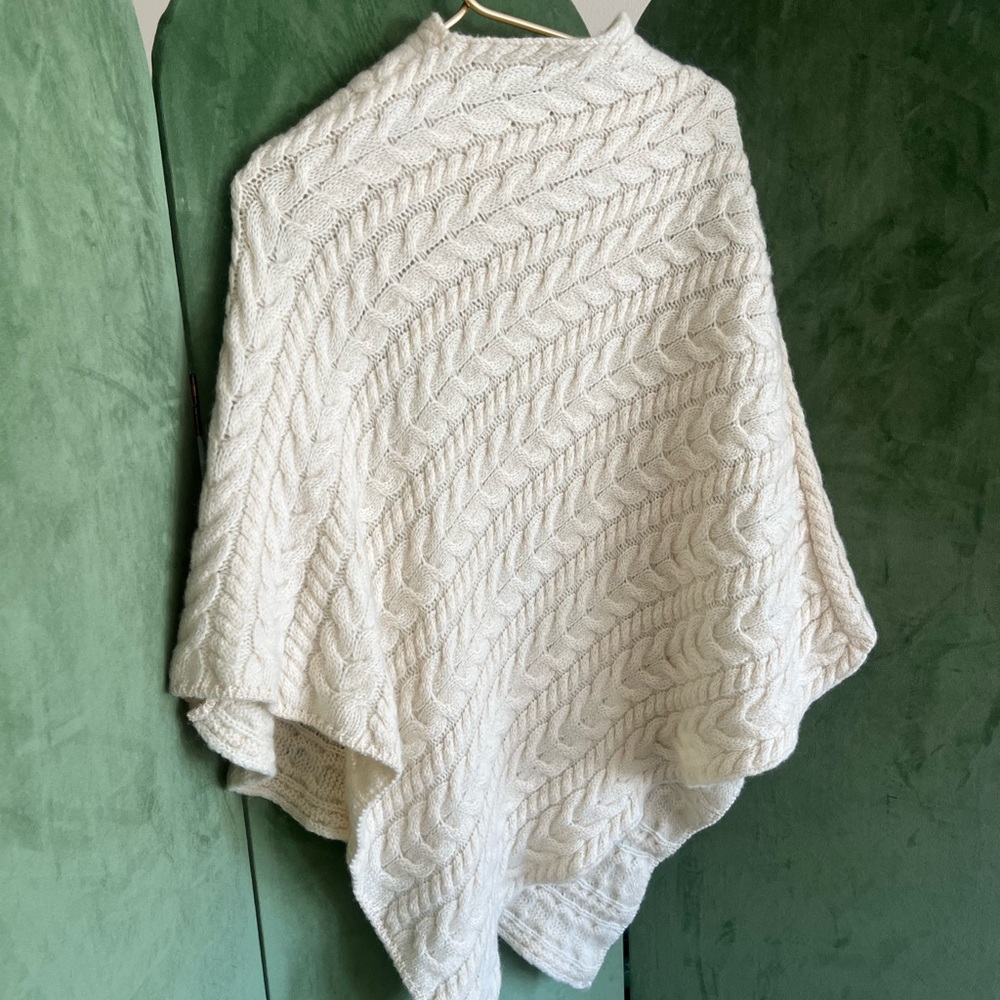 100% Merino Wool 🇮🇪 Made in Ireland Irelandseye Cream Cape Size L/XL